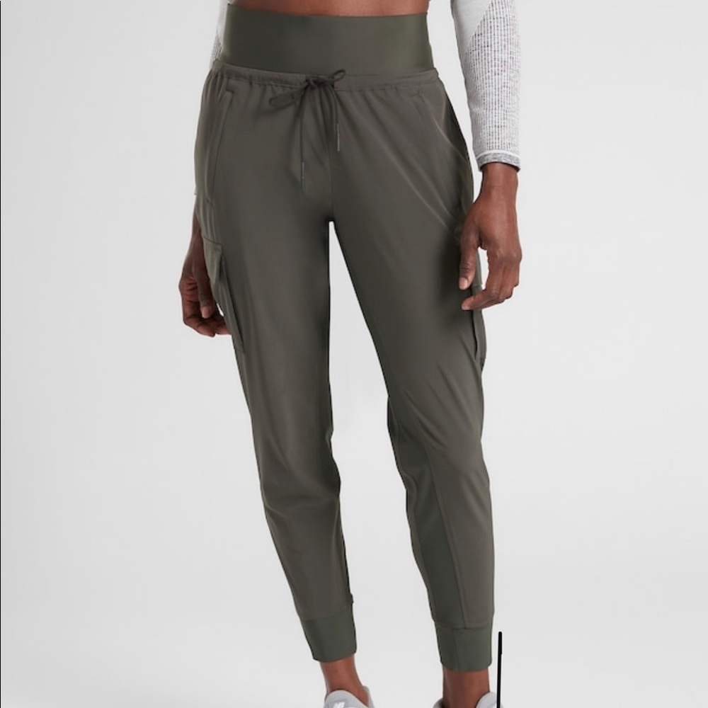 NWT Athleta Sutton Jogger in Arbor Green